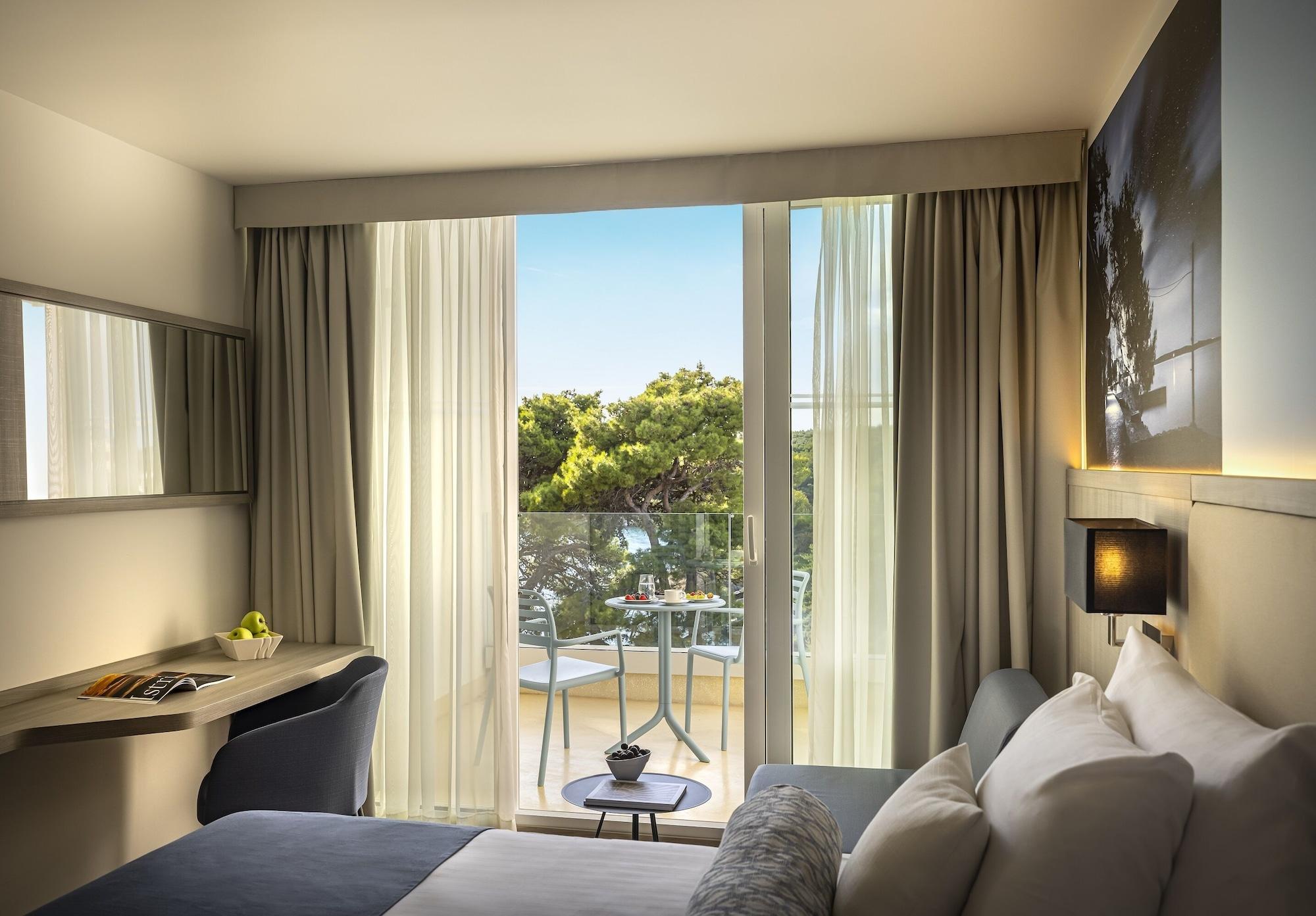Valamar Carolina Hotel & Villas Kampor Exterior photo